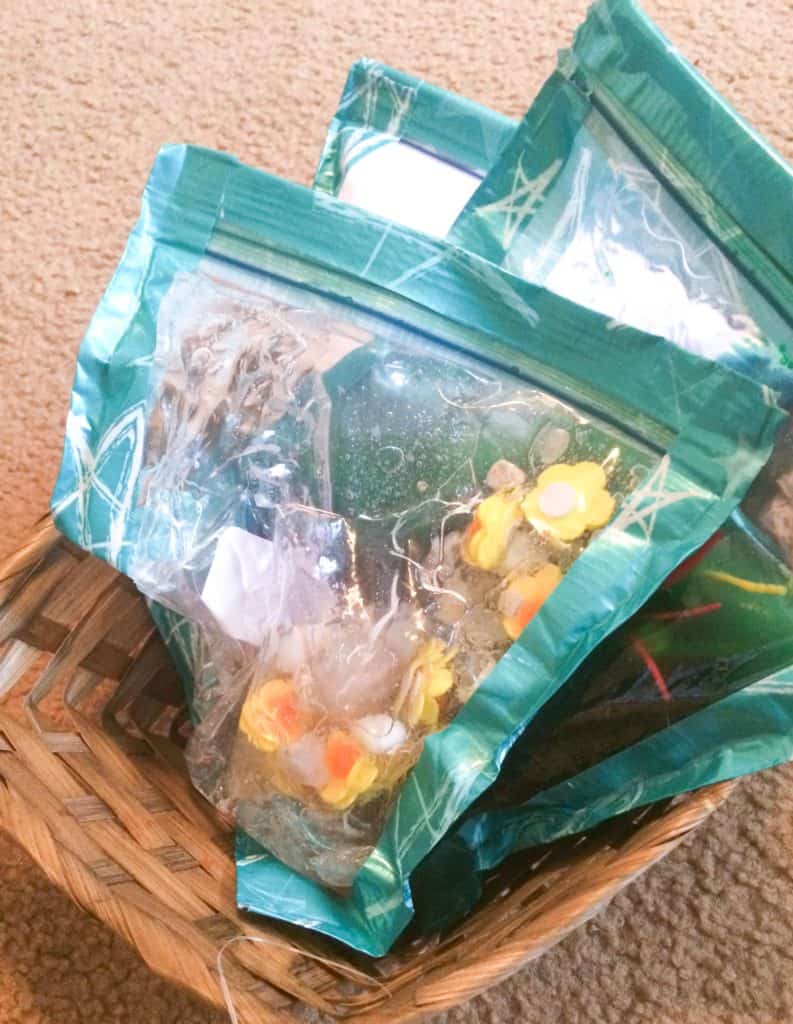 These baby-friendly sensory bags are baby, toddler & preschooler approved! 4 different ways to make simple sensory bags for all kids.