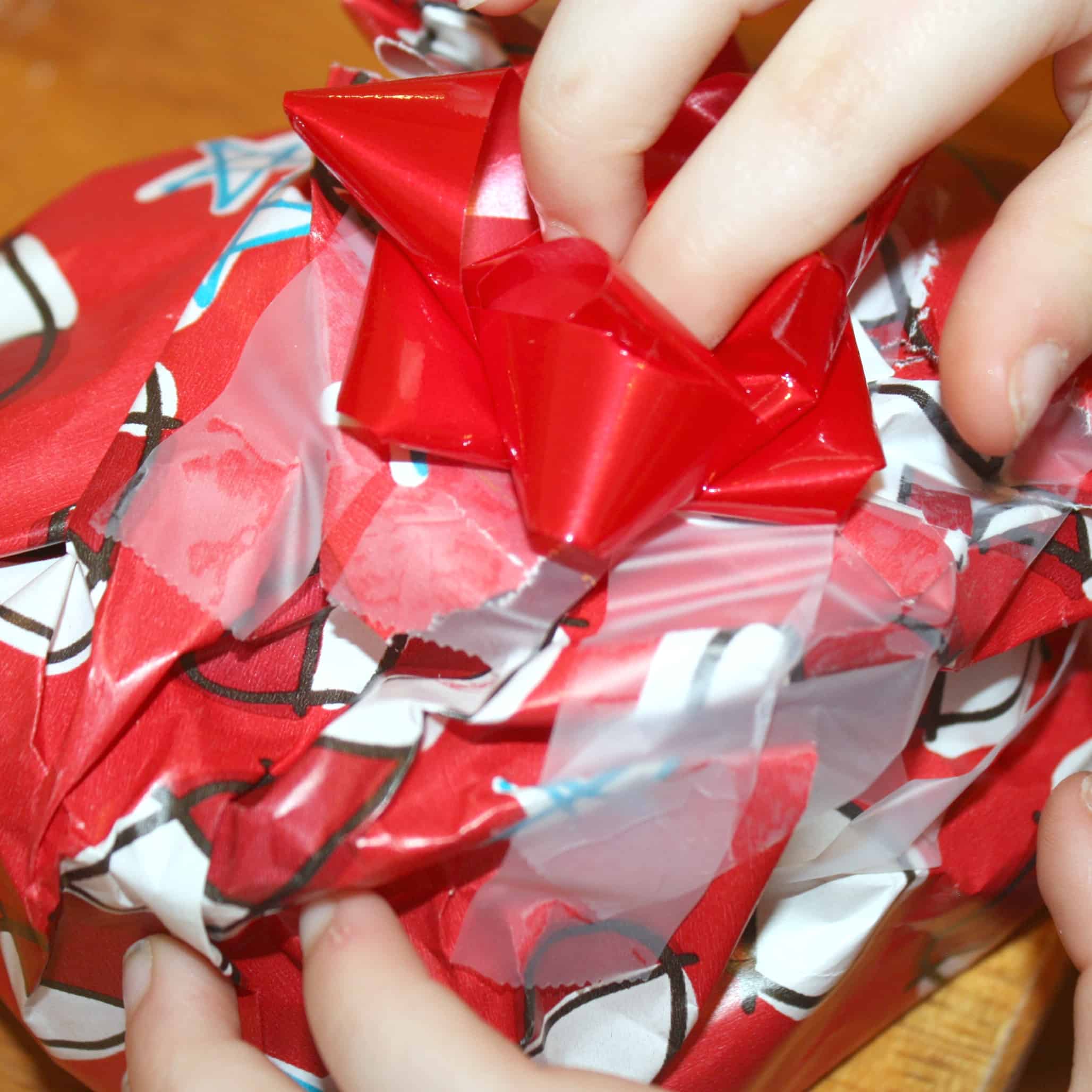 This fun gift wrapping pretend play activity is perfect for a seasonal project for toddlers through elementary aged children! Great for fine motor practice. 
